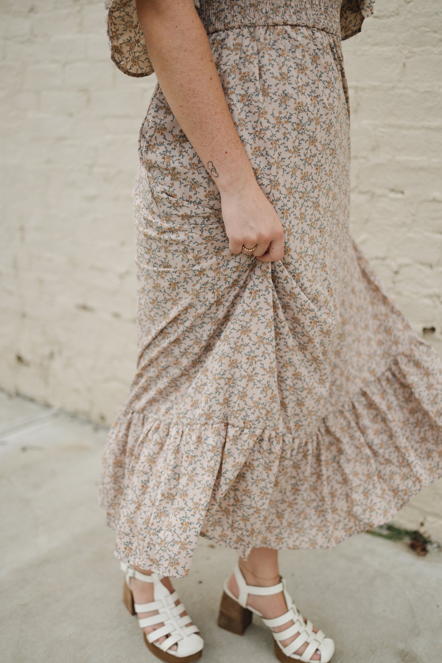 FLOWY SMOCKED MIDI DRESS WITH RUFFLED HEM