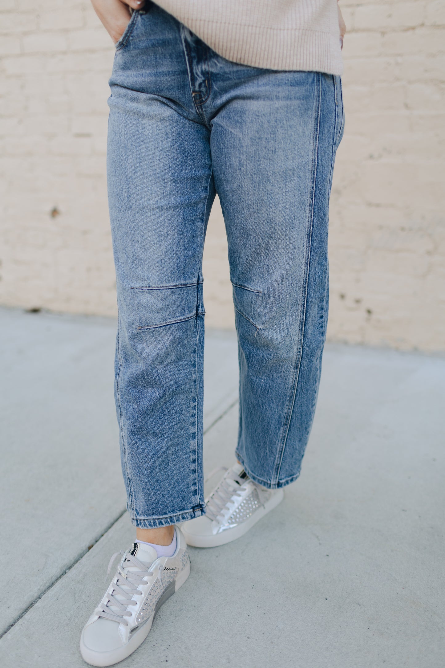HIGH RISE BARREL LEG JEANS