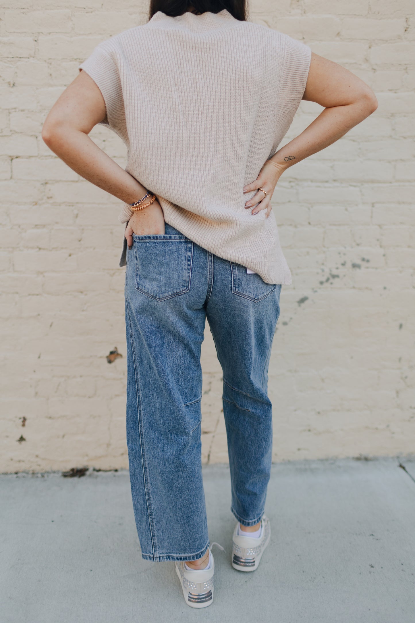 HIGH RISE BARREL LEG JEANS